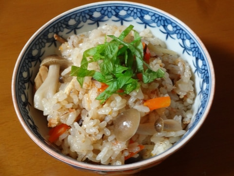 鯖味噌煮缶を使って！炊き込みご飯